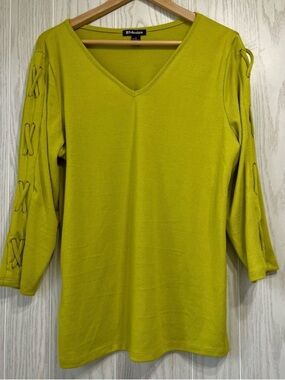 By Design Women's XL Green Threaded Sleeves Top EUC